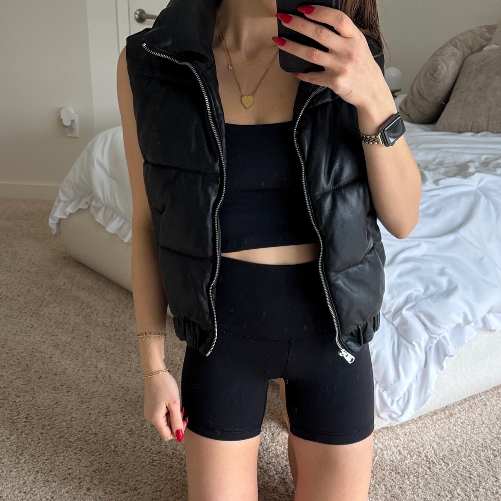 Aritzia tna Black workout athletic shorts high waisted